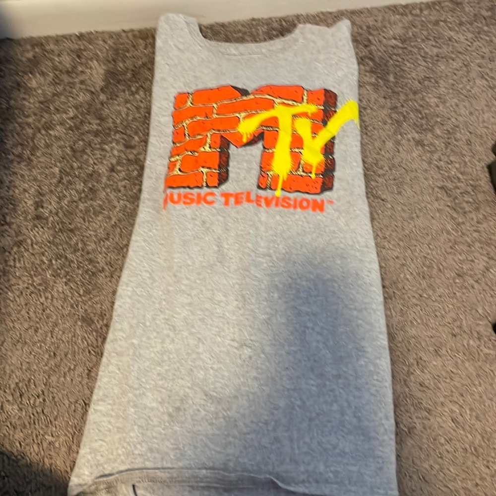 mtv gray t-shirt
